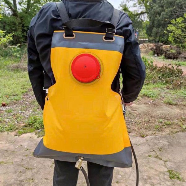 Bomba Costal Flexível 20 Litros em PVC reforçado com pistola e mangueira.